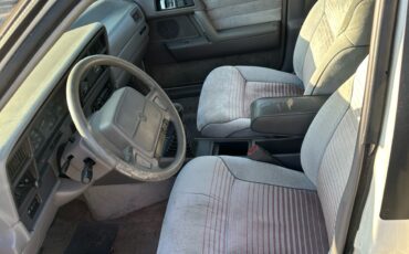 Dodge-Spirit-1992-Sedan-16