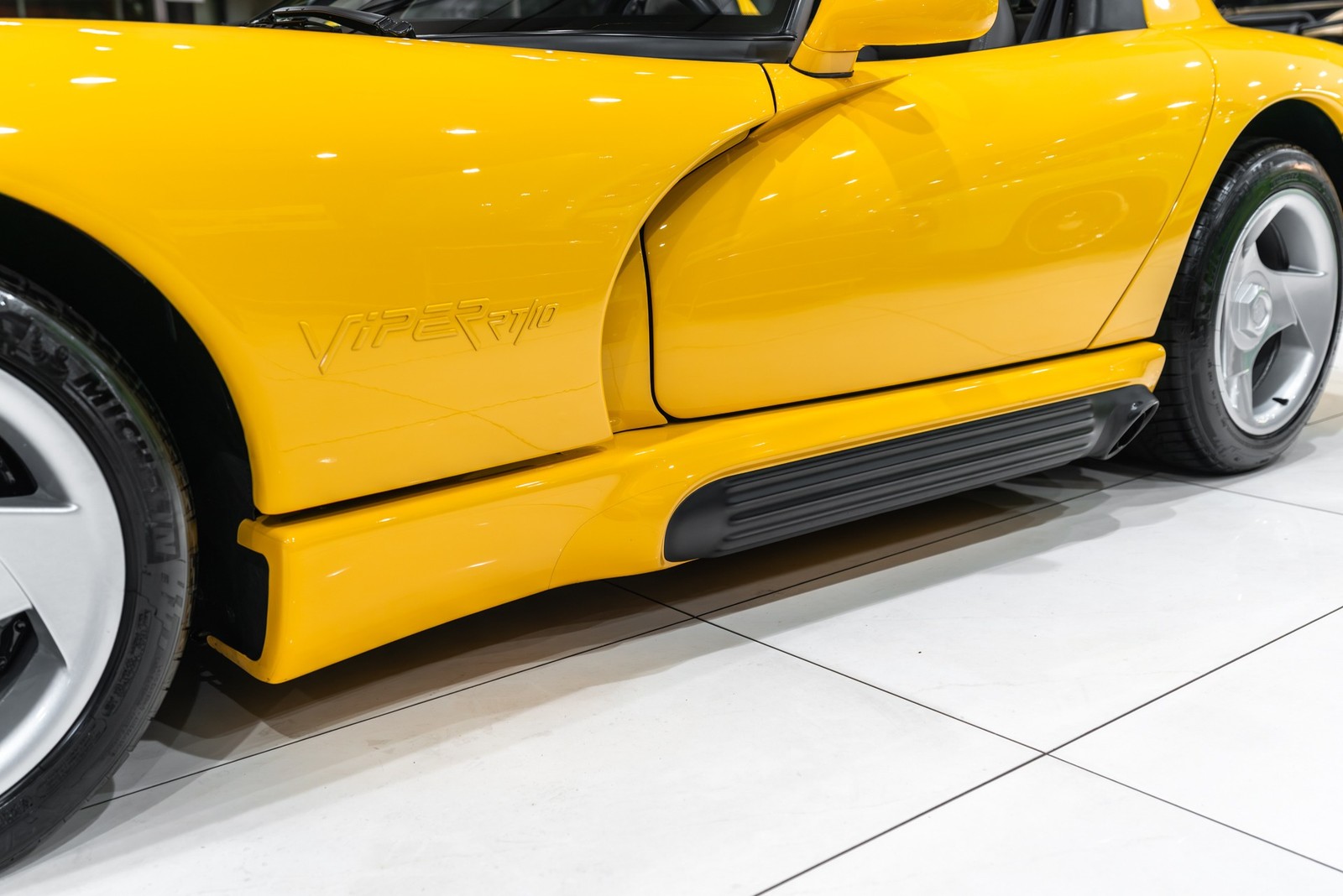 Dodge-Viper-1995-Convertible-28