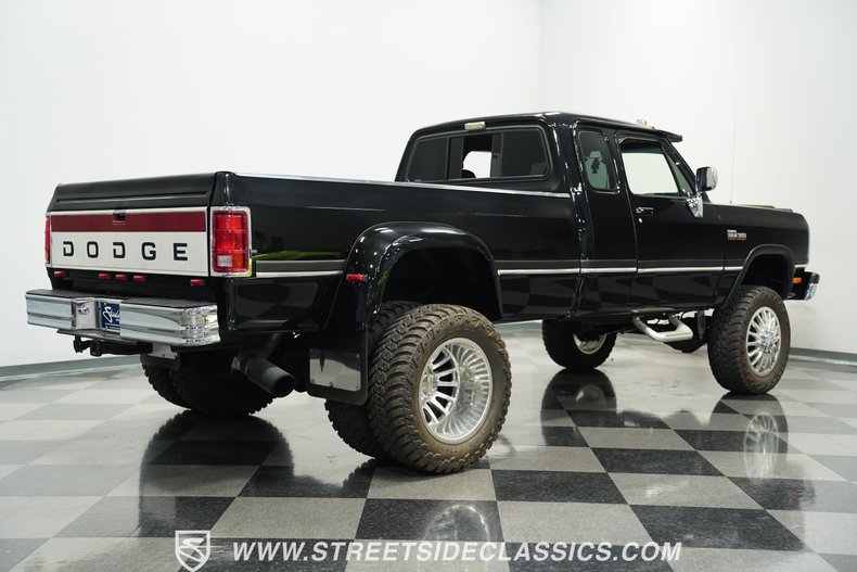Dodge-W350-1993-Black-Red-1