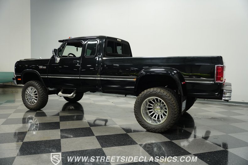 Dodge-W350-1993-Black-Red-12