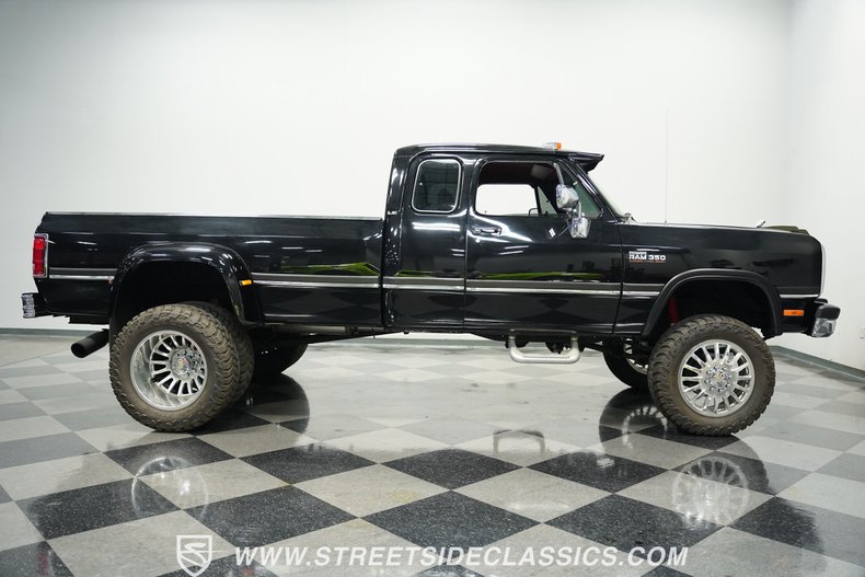 Dodge-W350-1993-Black-Red-16