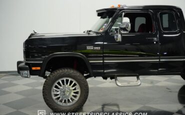 Dodge-W350-1993-Black-Red-27