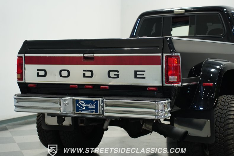 Dodge-W350-1993-Black-Red-30