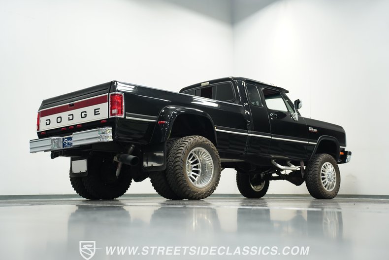 Dodge-W350-1993-Black-Red-31