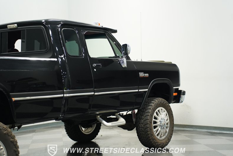 Dodge-W350-1993-Black-Red-32