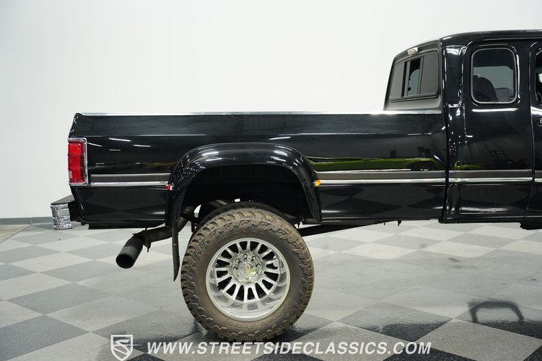 Dodge-W350-1993-Black-Red-33
