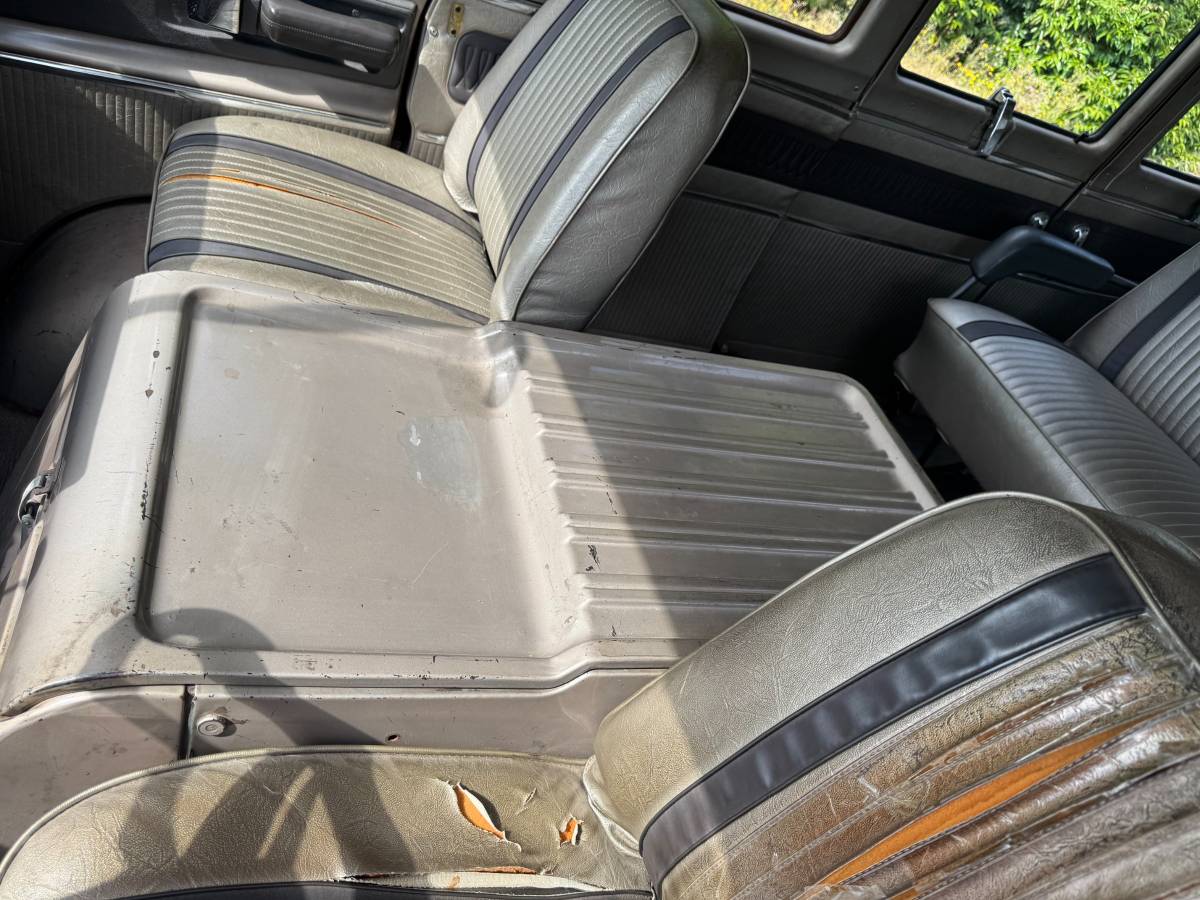 Dodge-a100-1968-custom-10