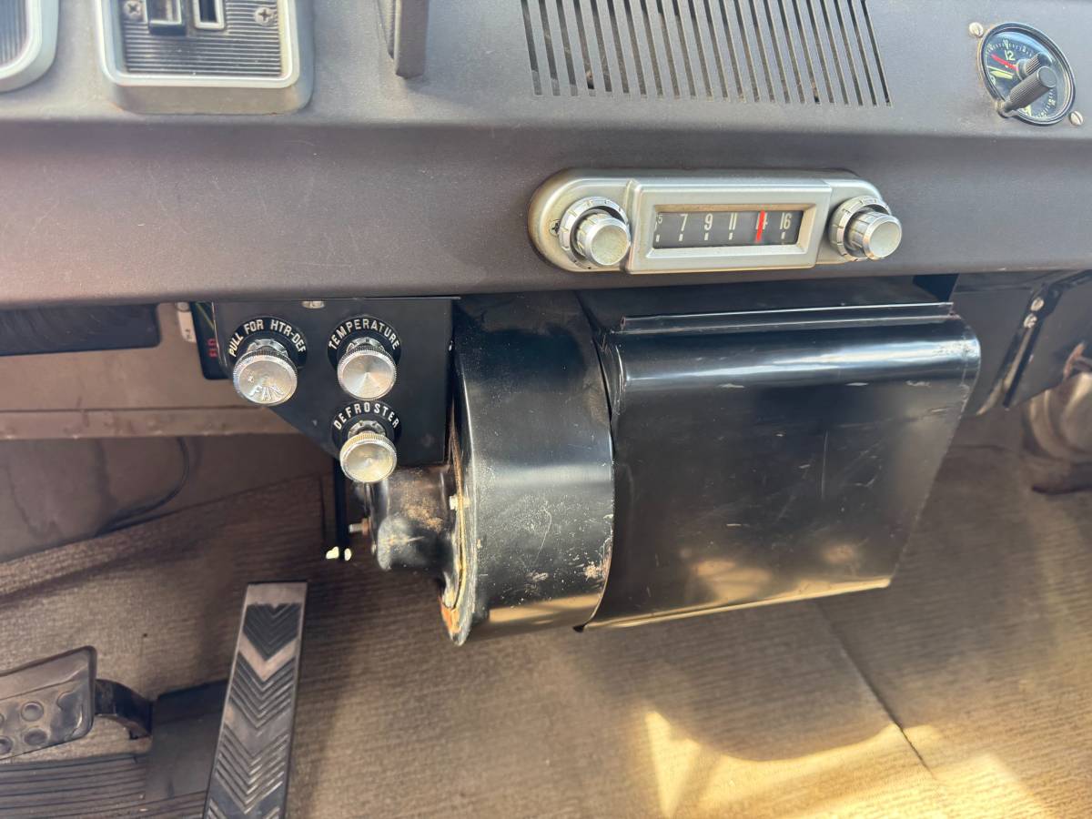 Dodge-a100-1968-custom-11