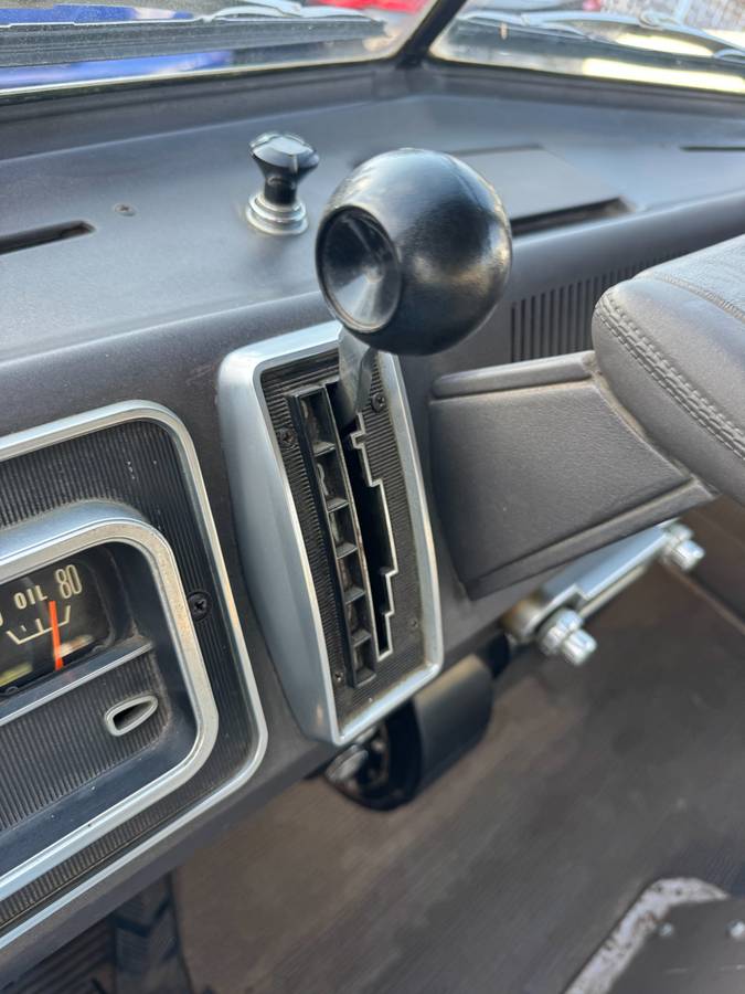 Dodge-a100-1968-custom-13