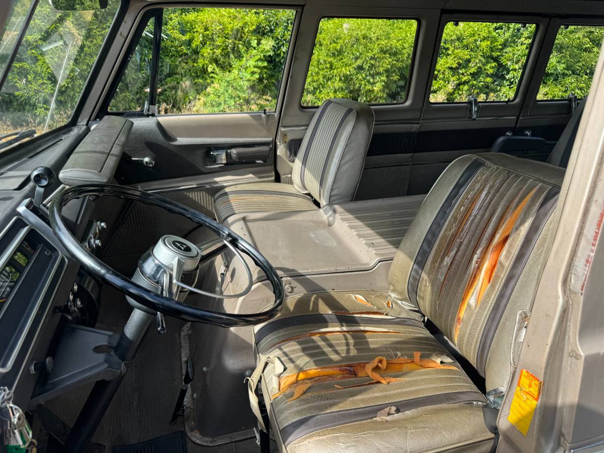Dodge-a100-1968-custom-15