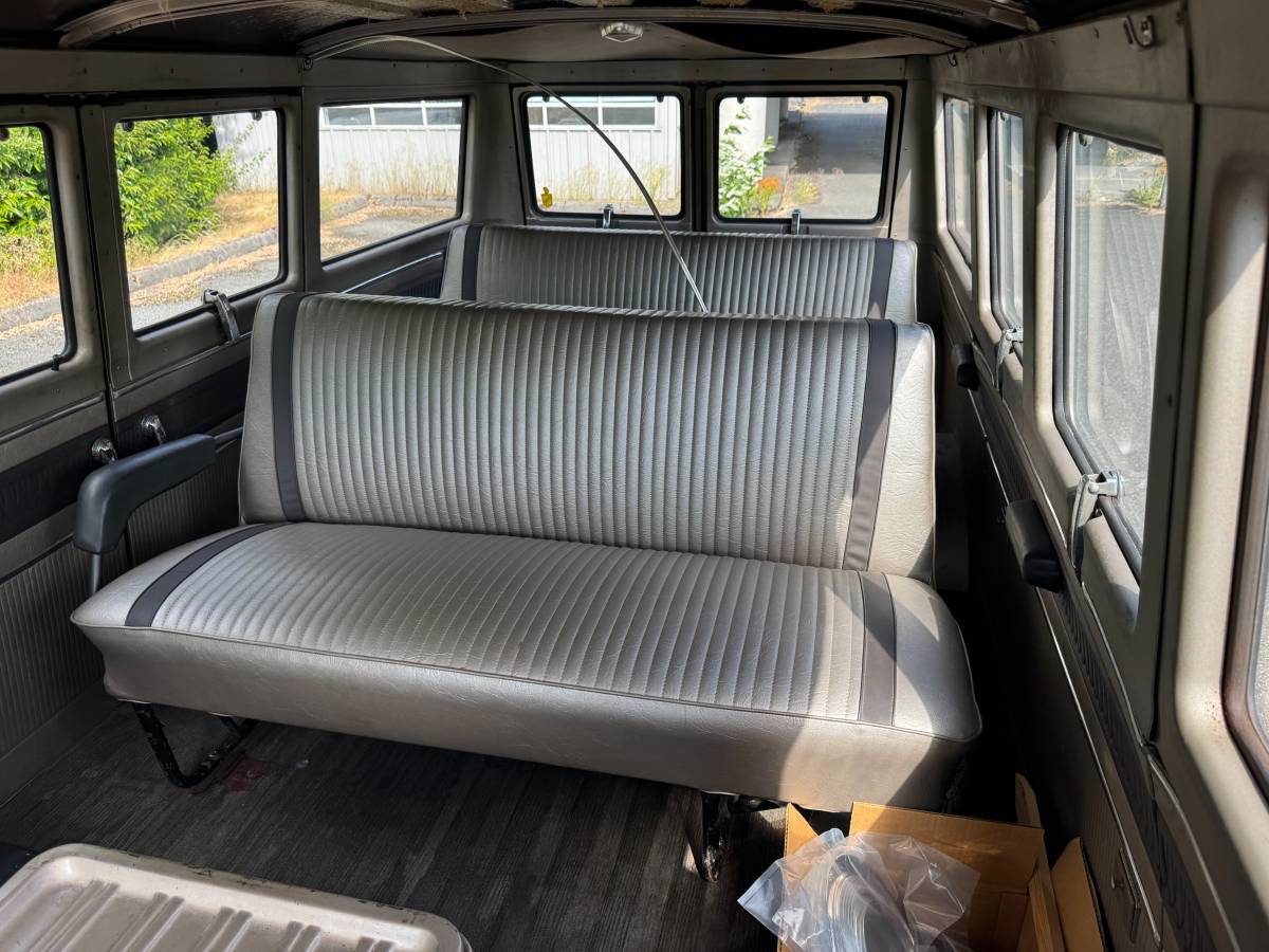 Dodge-a100-1968-custom-2