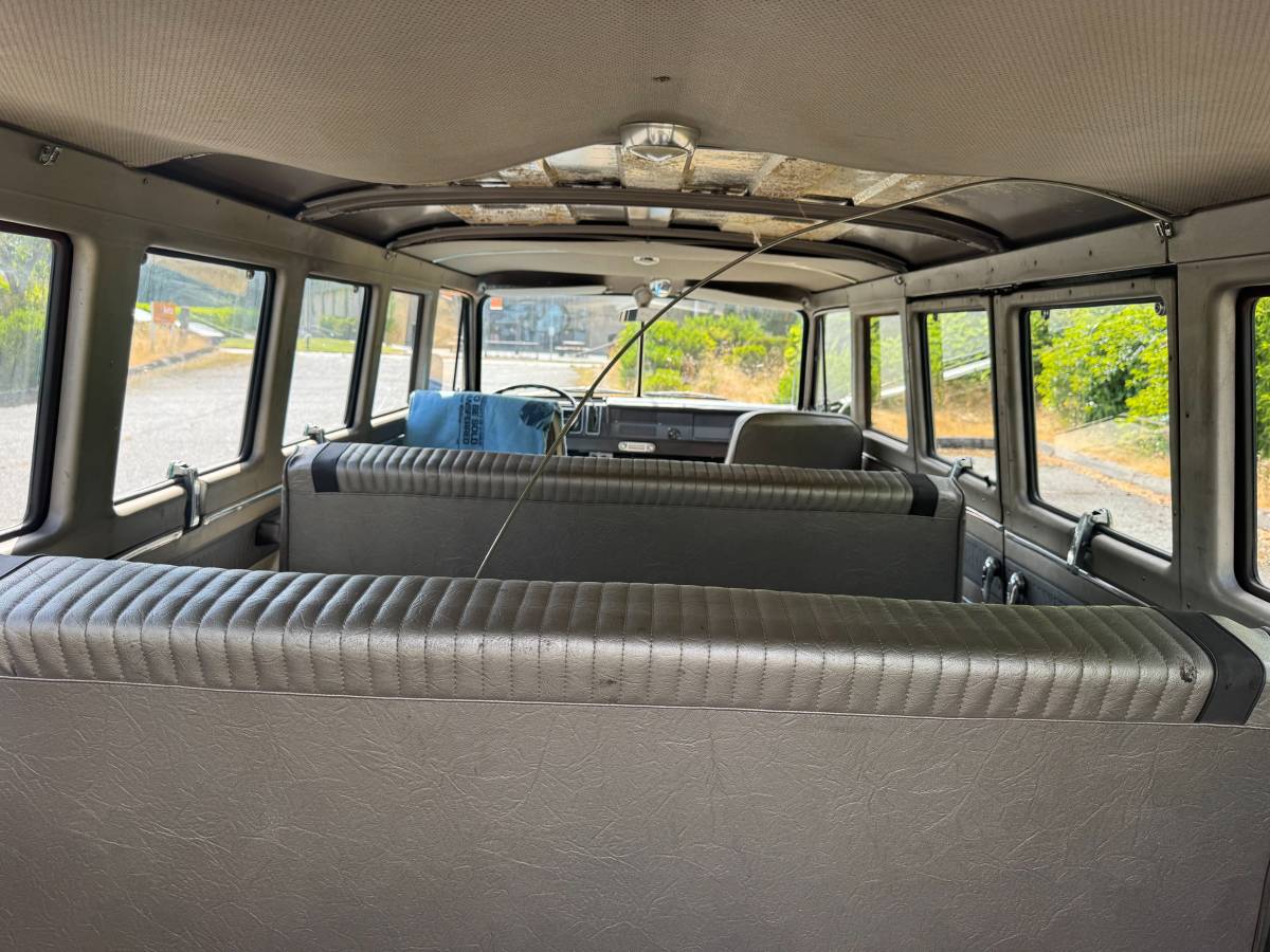Dodge-a100-1968-custom-3