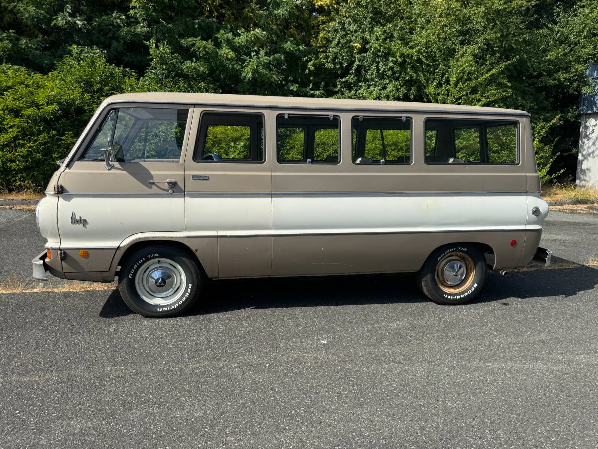 Dodge-a100-1968-custom-4