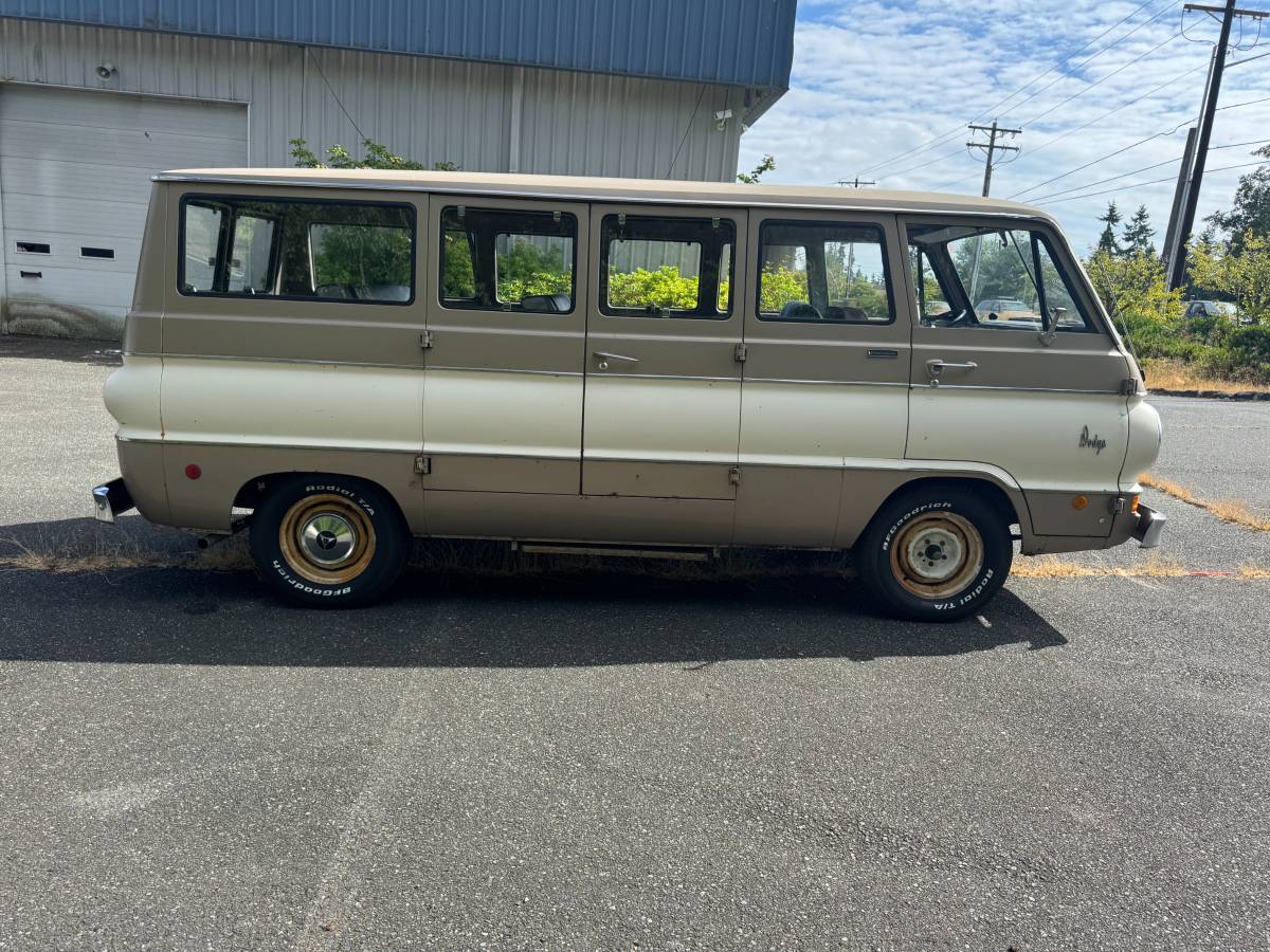Dodge-a100-1968-custom-7