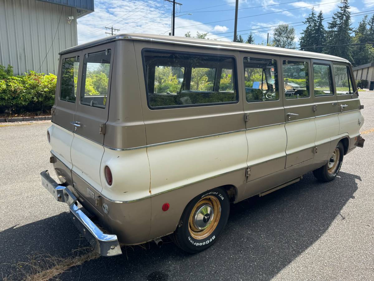 Dodge-a100-1968-custom-8