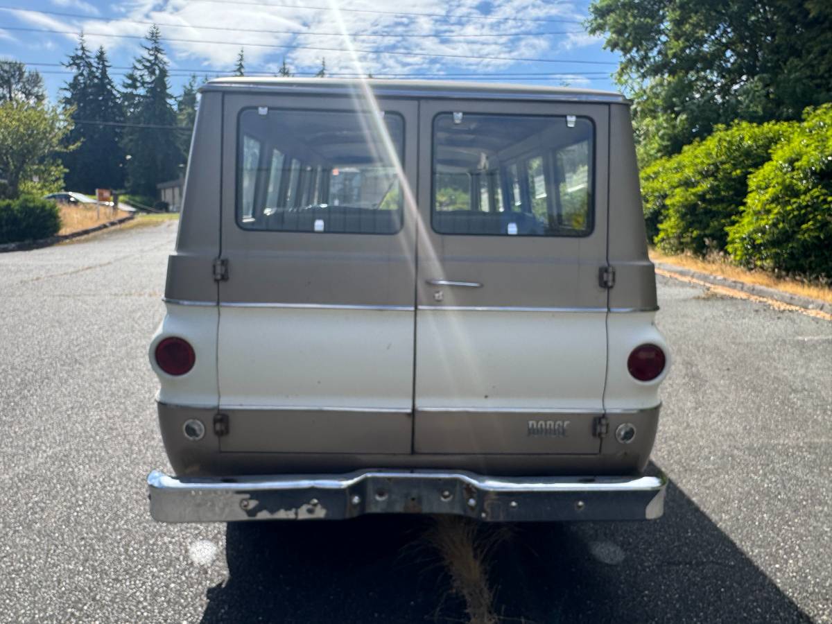 Dodge-a100-1968-custom-9