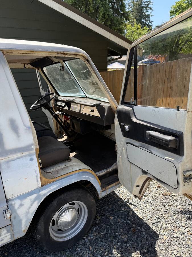 Dodge-a100-van-1969-5