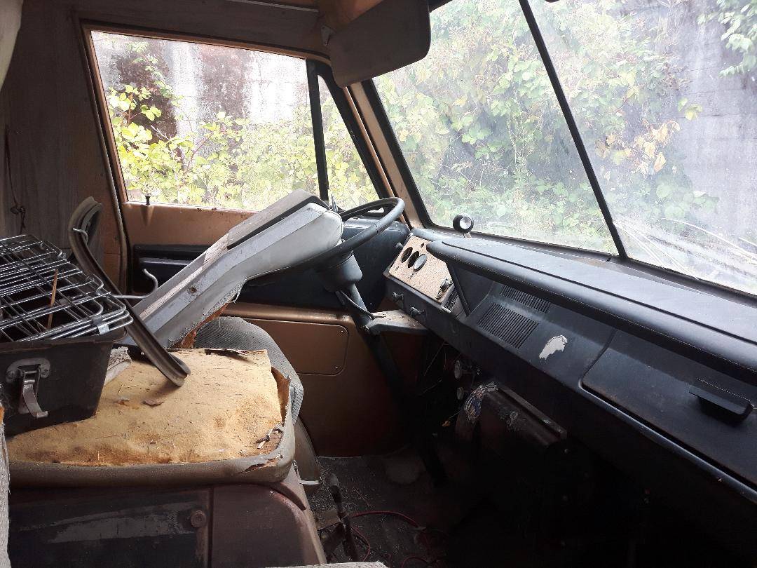 Dodge-a108-camper-van-1969-custom-4