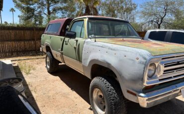 Dodge-adventure-sports-4-x-4-1973-green-3