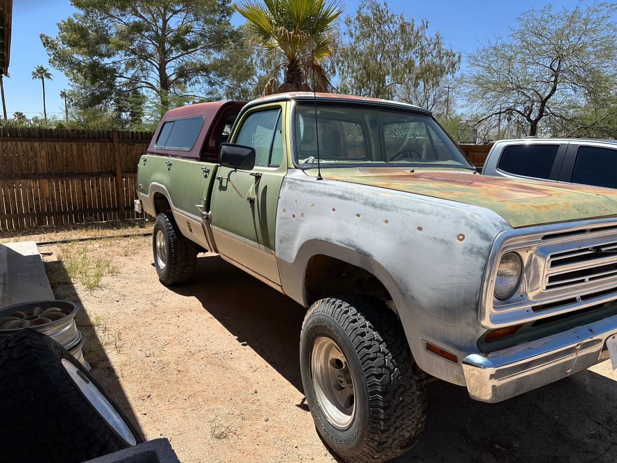 Dodge-adventure-sports-4-x-4-1973-green-3