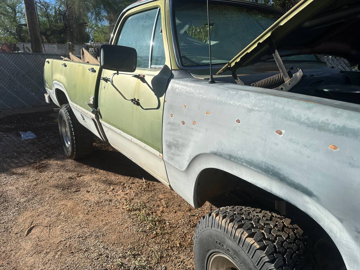 Dodge-adventure-sports-4-x-4-1973-green