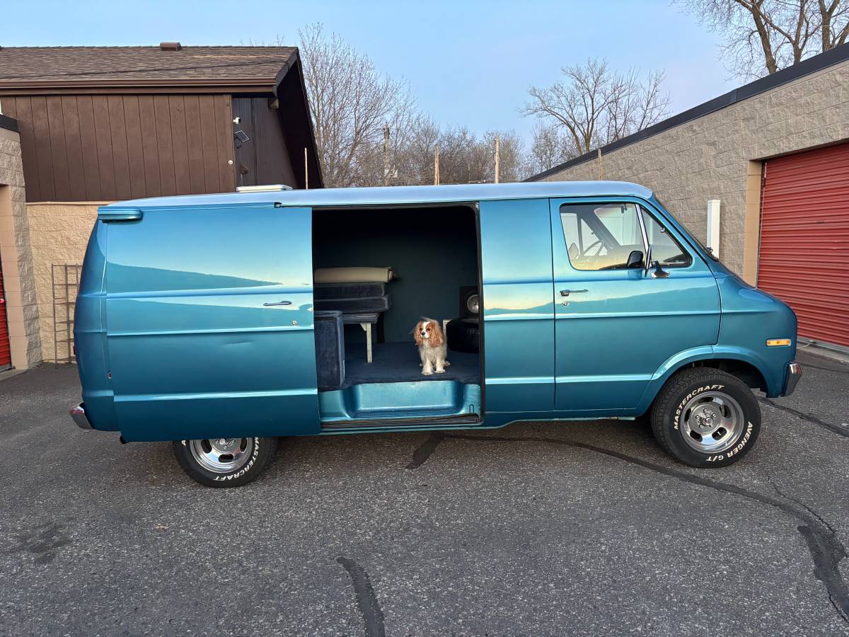 Dodge-b-100-1975-blue-2