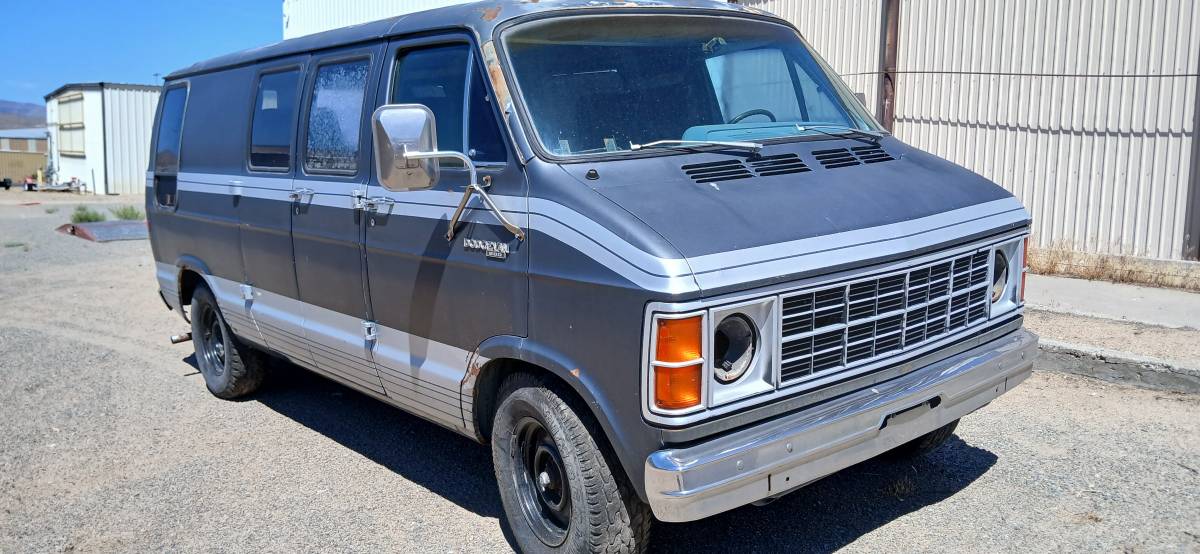 Dodge-b200-1979-blue-1