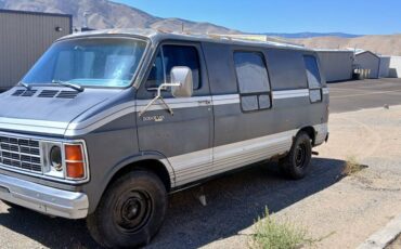 Dodge-b200-1979-blue-2