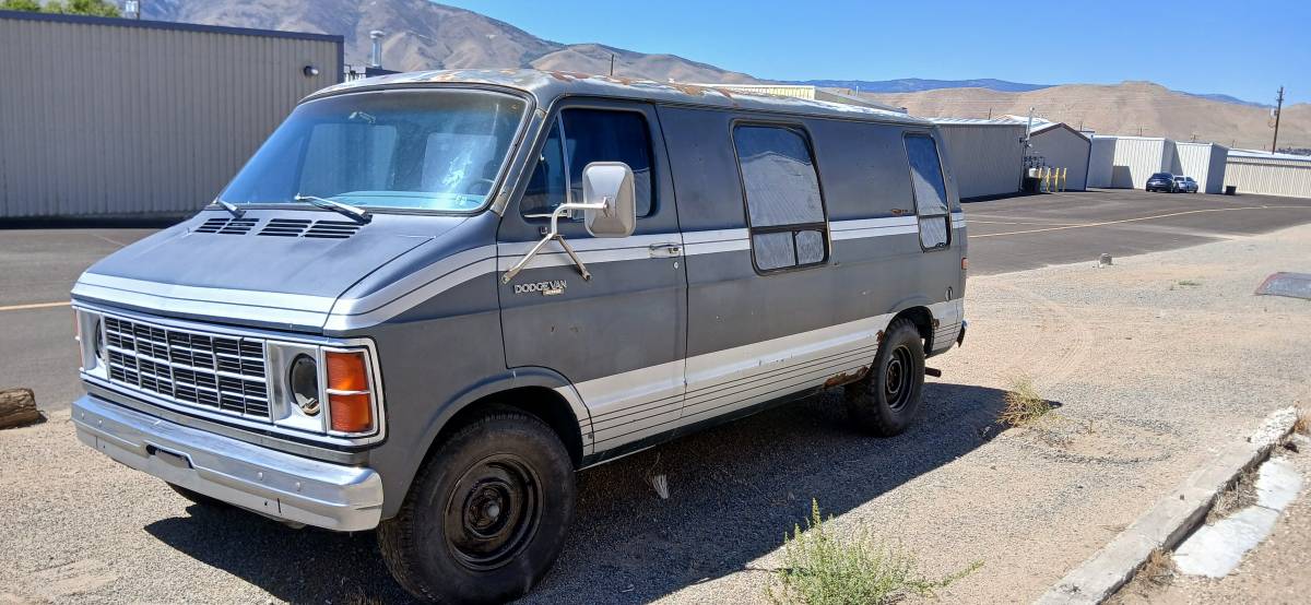 Dodge-b200-1979-blue-2