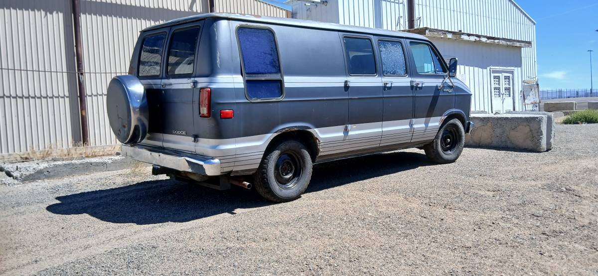 Dodge-b200-1979-blue