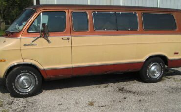 Dodge-b200-royal-sportsman-maxiwagon-1977-1