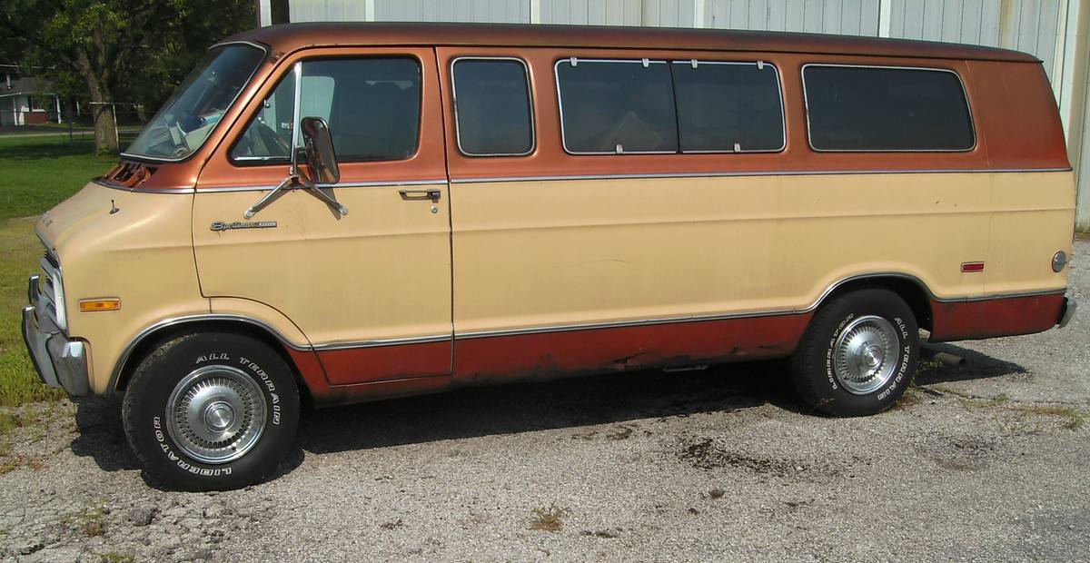 Dodge-b200-royal-sportsman-maxiwagon-1977-1