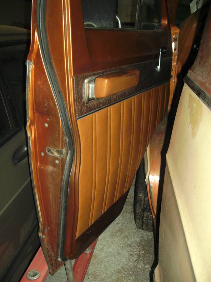 Dodge-b200-royal-sportsman-maxiwagon-1977-2