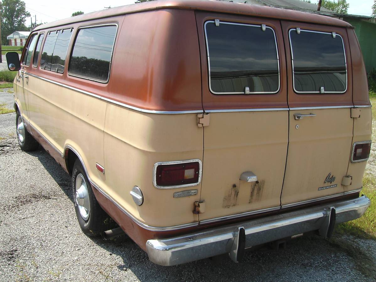 Dodge-b200-royal-sportsman-maxiwagon-1977-4