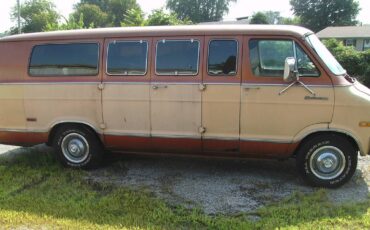 Dodge-b200-royal-sportsman-maxiwagon-1977-5