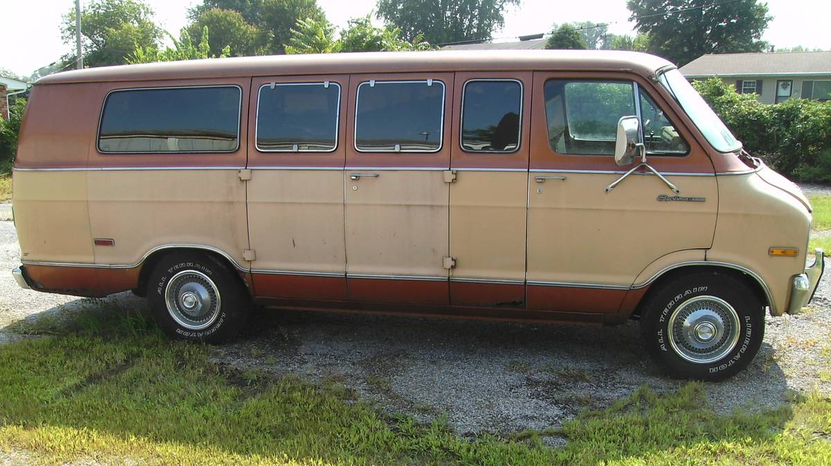 Dodge-b200-royal-sportsman-maxiwagon-1977-5