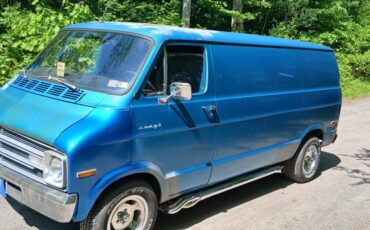 Dodge-b200-van-1987-blue-1