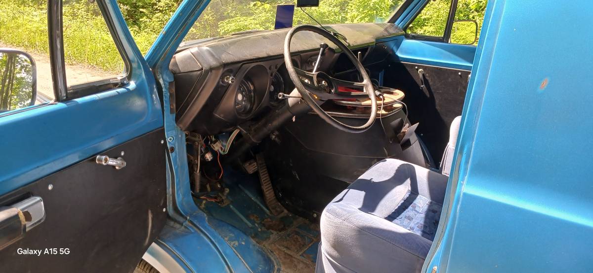 Dodge-b200-van-1987-blue-4