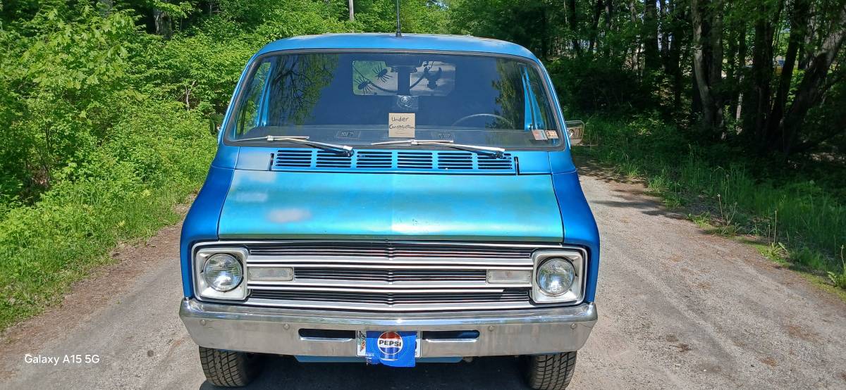 Dodge-b200-van-1987-blue