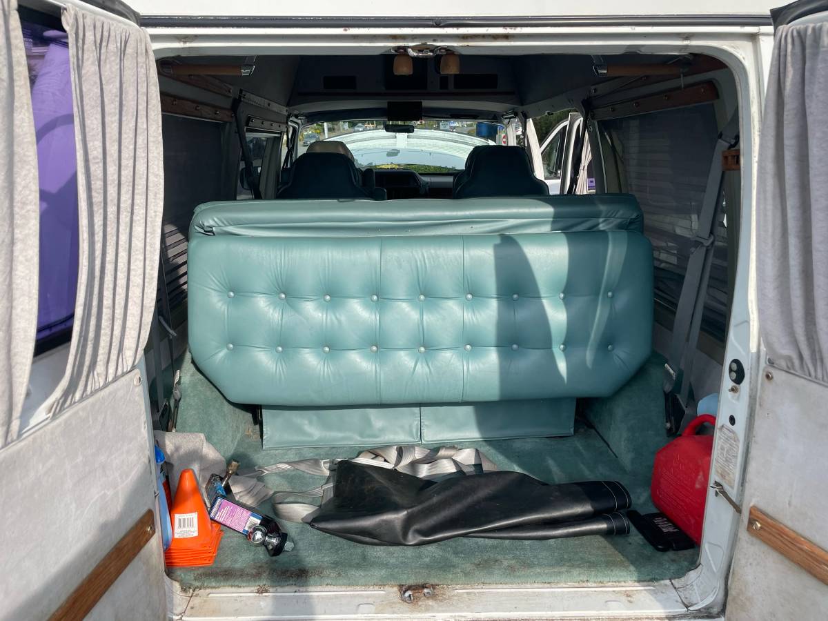 Dodge-b250-1994-white-11