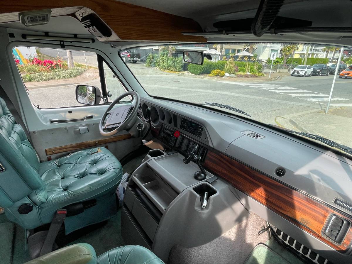 Dodge-b250-1994-white-22