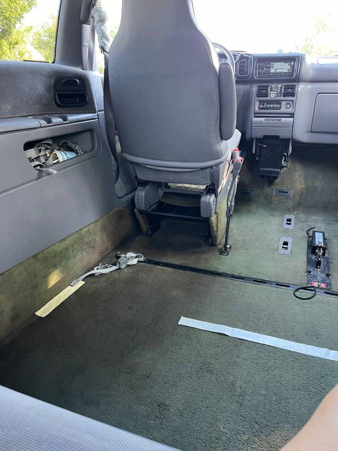 Dodge-caravan-se-rampvan-from-ims-1994-blue-10
