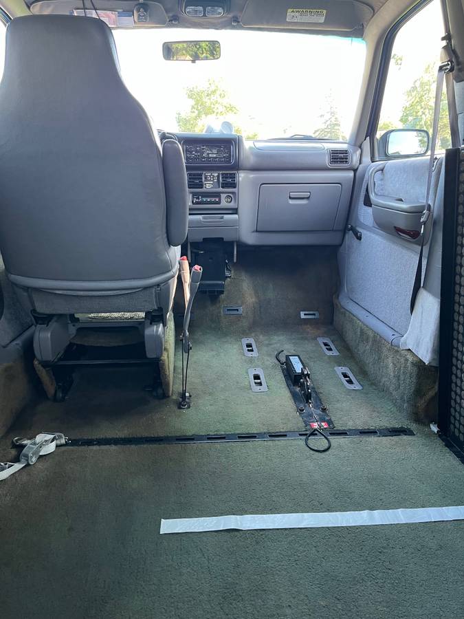 Dodge-caravan-se-rampvan-from-ims-1994-blue-11