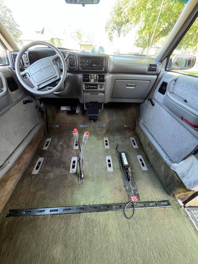 Dodge-caravan-se-rampvan-from-ims-1994-blue-13