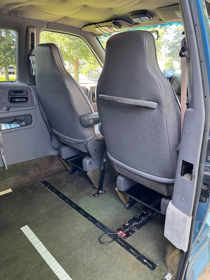 Dodge-caravan-se-rampvan-from-ims-1994-blue-2