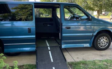 Dodge-caravan-se-rampvan-from-ims-1994-blue-3