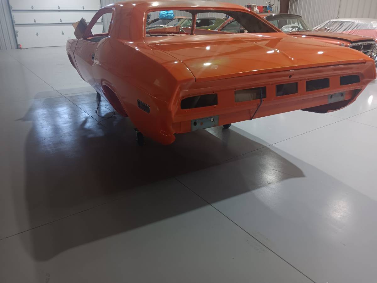 Dodge-challenger-1970-orange-3