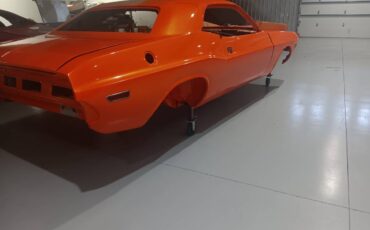 Dodge-challenger-1970-orange
