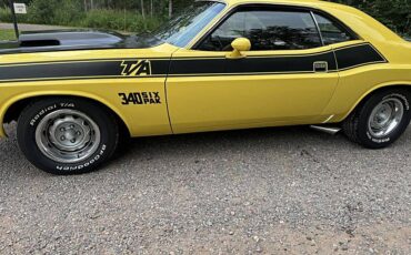 Dodge-challenger-1970-yellow-10