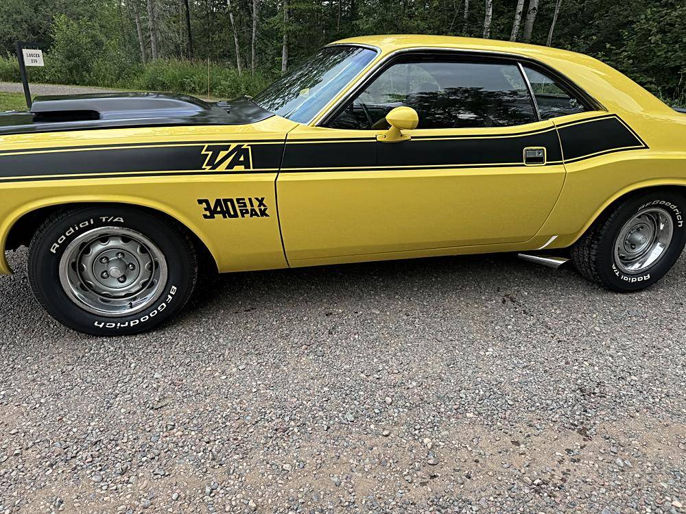 Dodge-challenger-1970-yellow-10